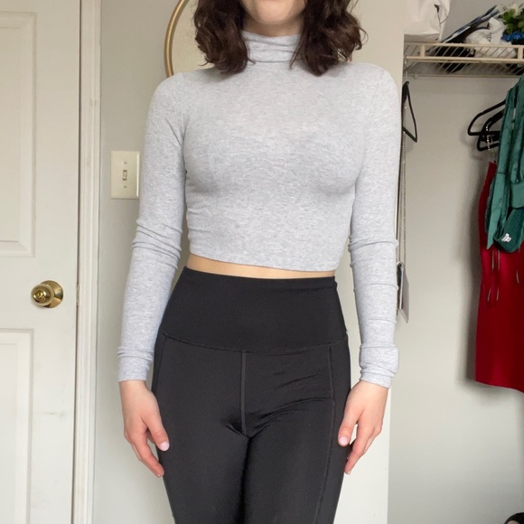 Cute cropped turtleneck - Picture 2 of 2